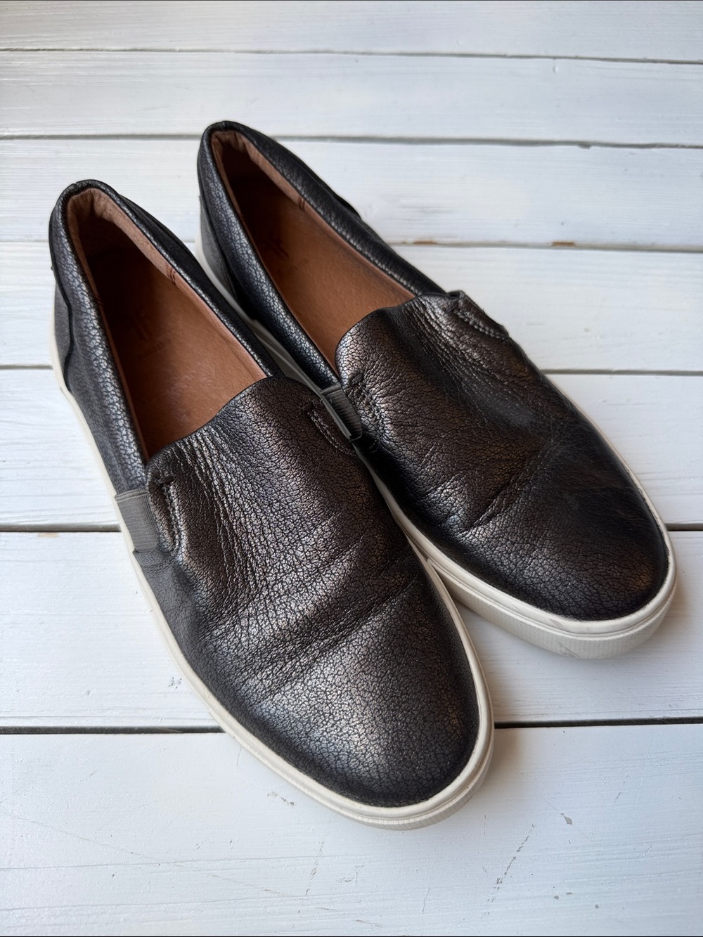Frye Black Leather Slip-On Sneakers Metallic Pewter Grey size 6.5 - Picture 1 of 5